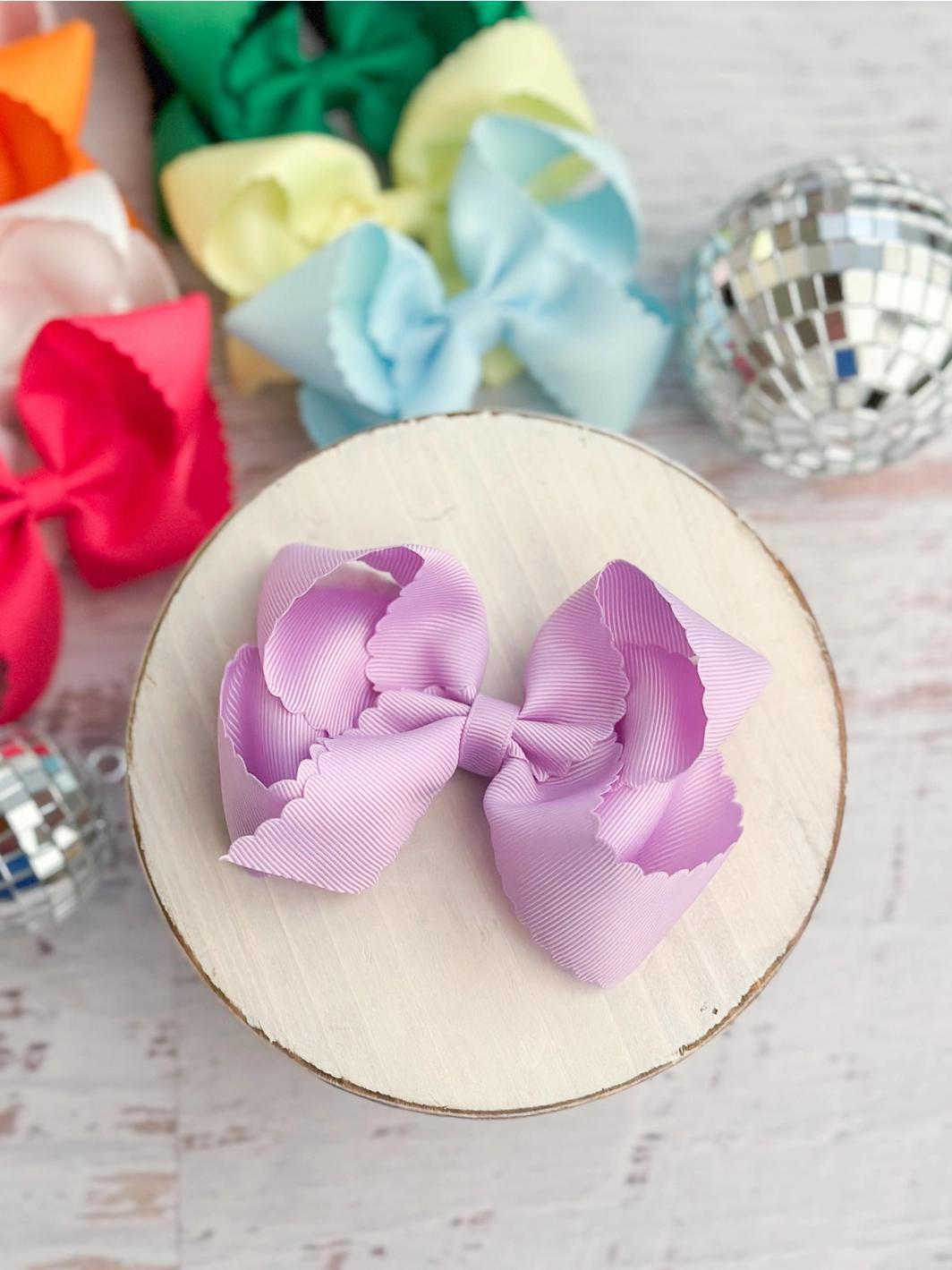 Scalloped Classic Size Bow w/Alligator Clip