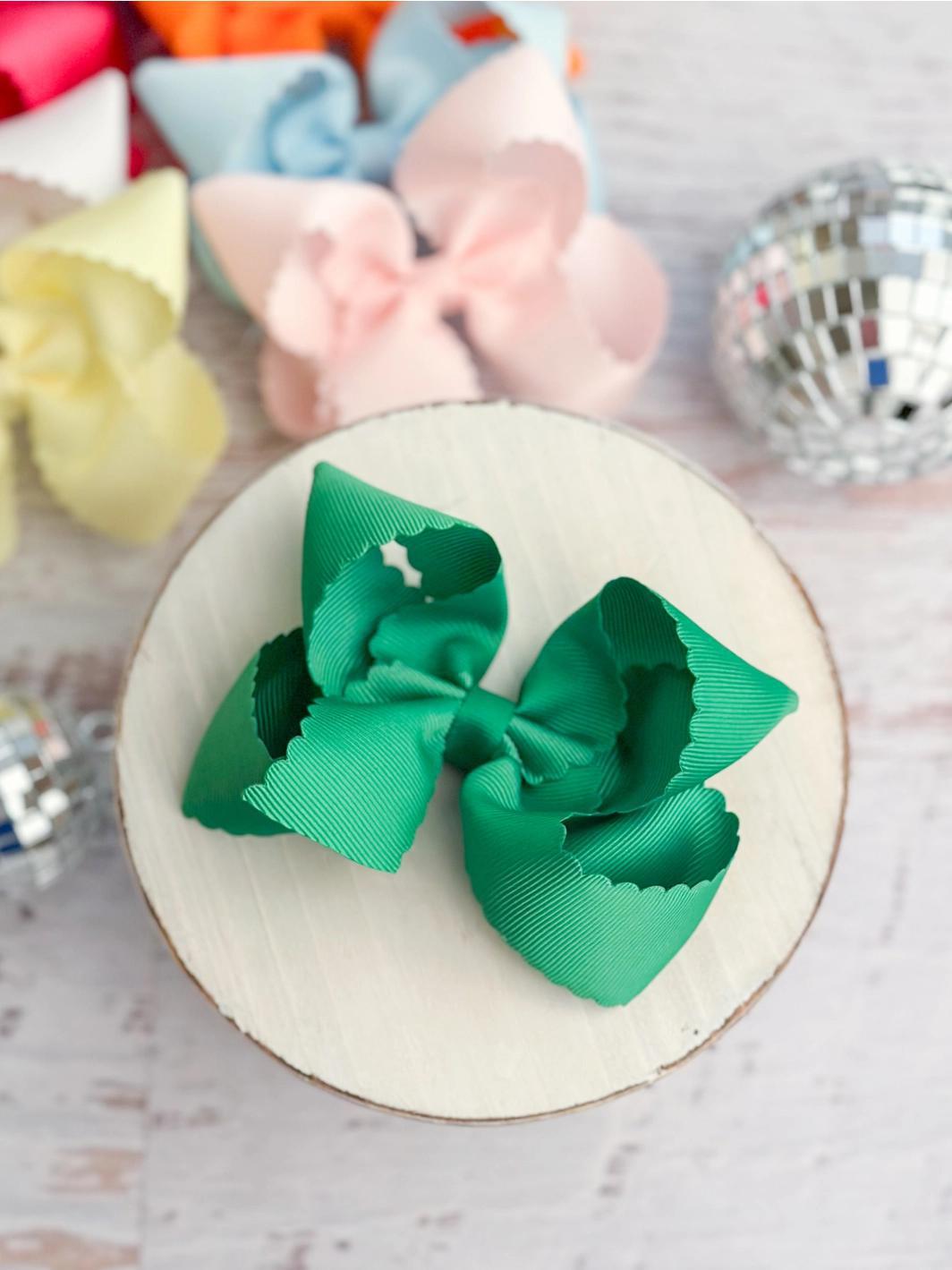 Scalloped Classic Size Bow w/Alligator Clip