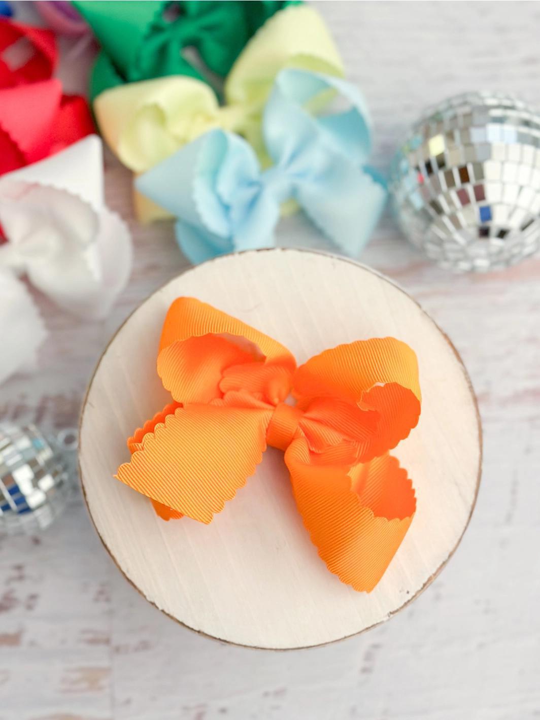 Scalloped Classic Size Bow w/Alligator Clip