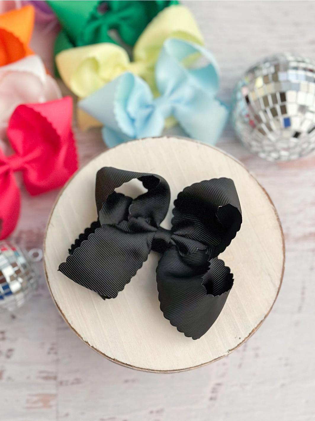 Scalloped Classic Size Bow w/Alligator Clip
