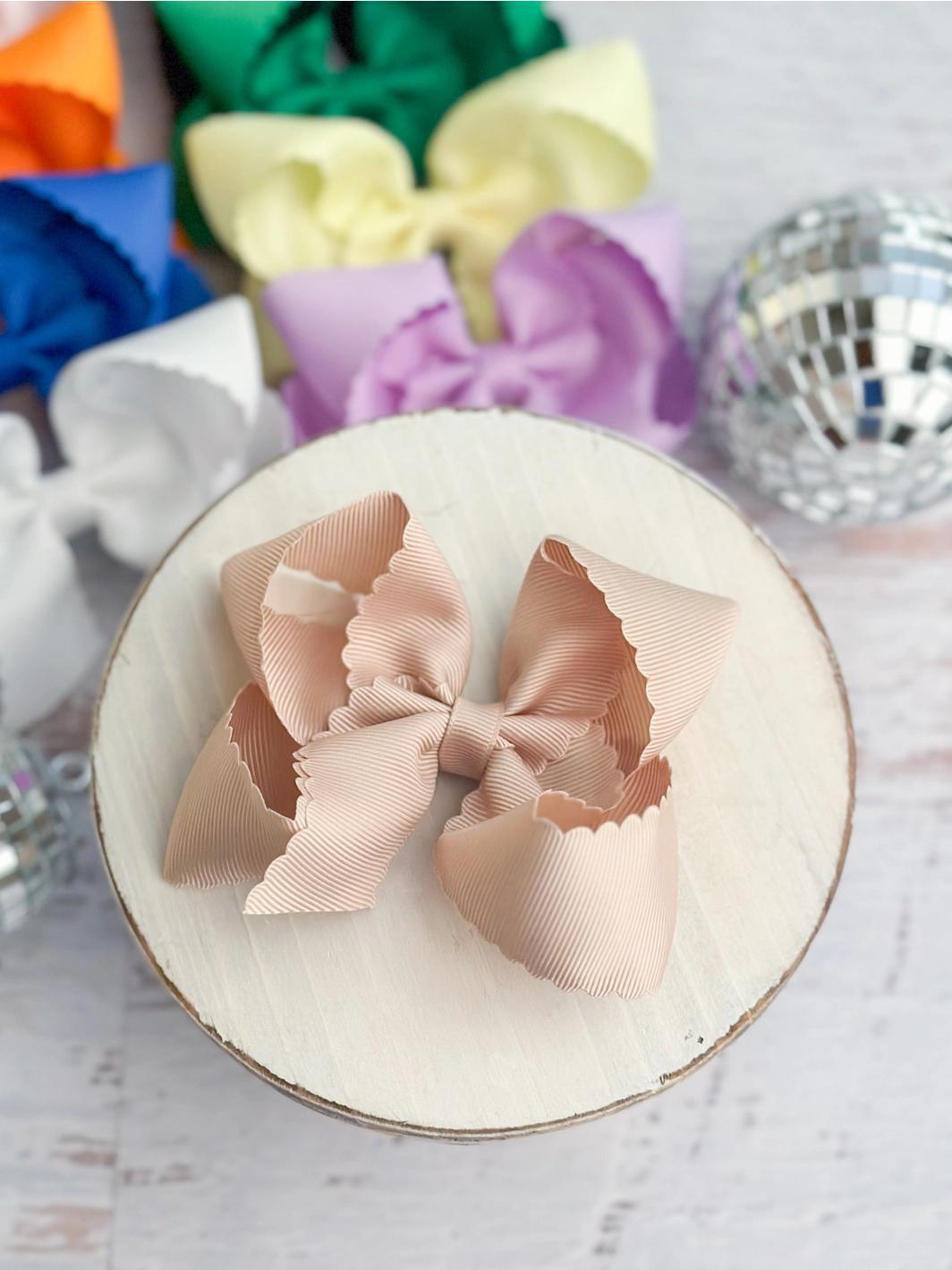 Scalloped Classic Size Bow w/Alligator Clip