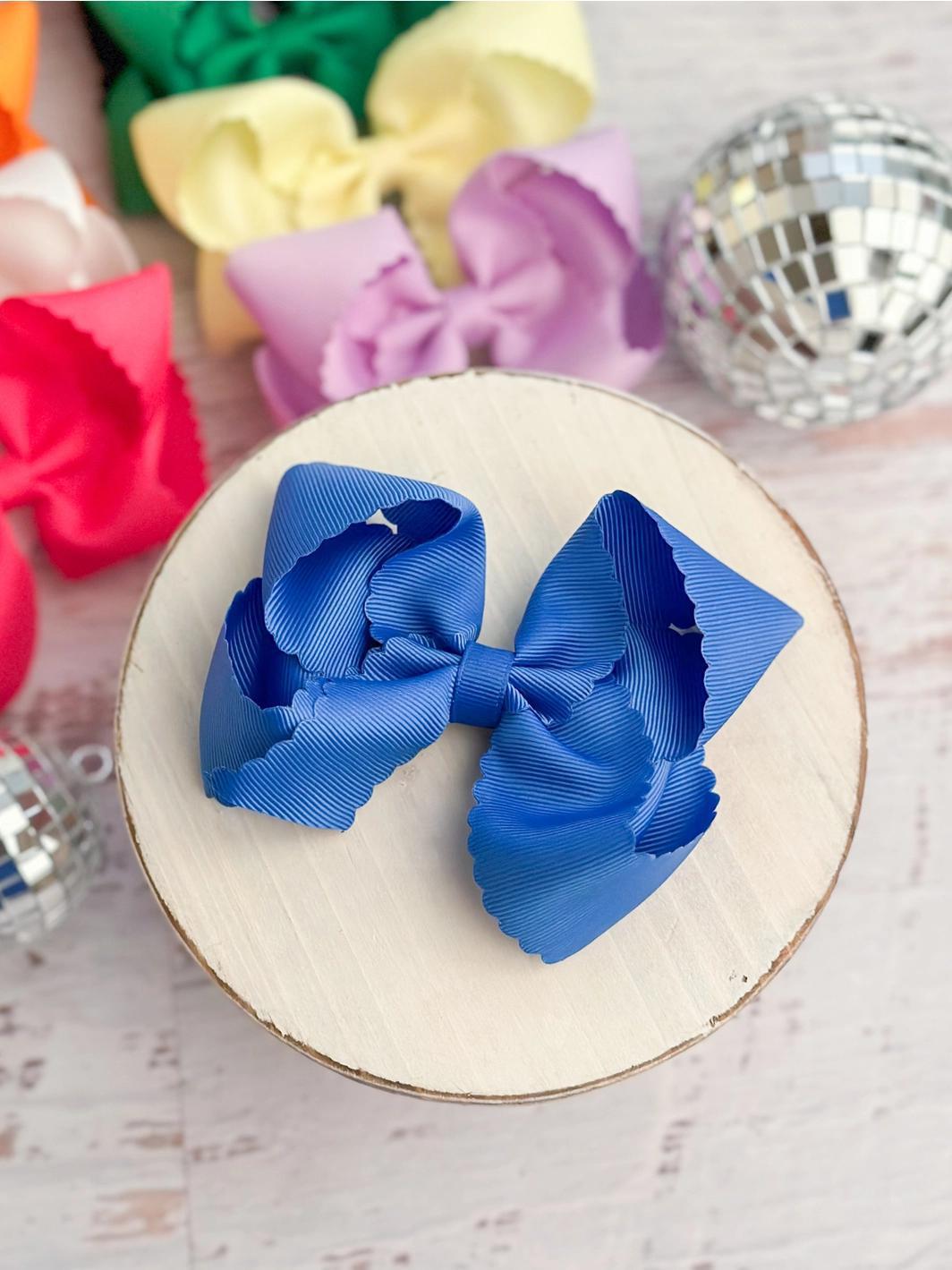 Scalloped Classic Size Bow w/Alligator Clip