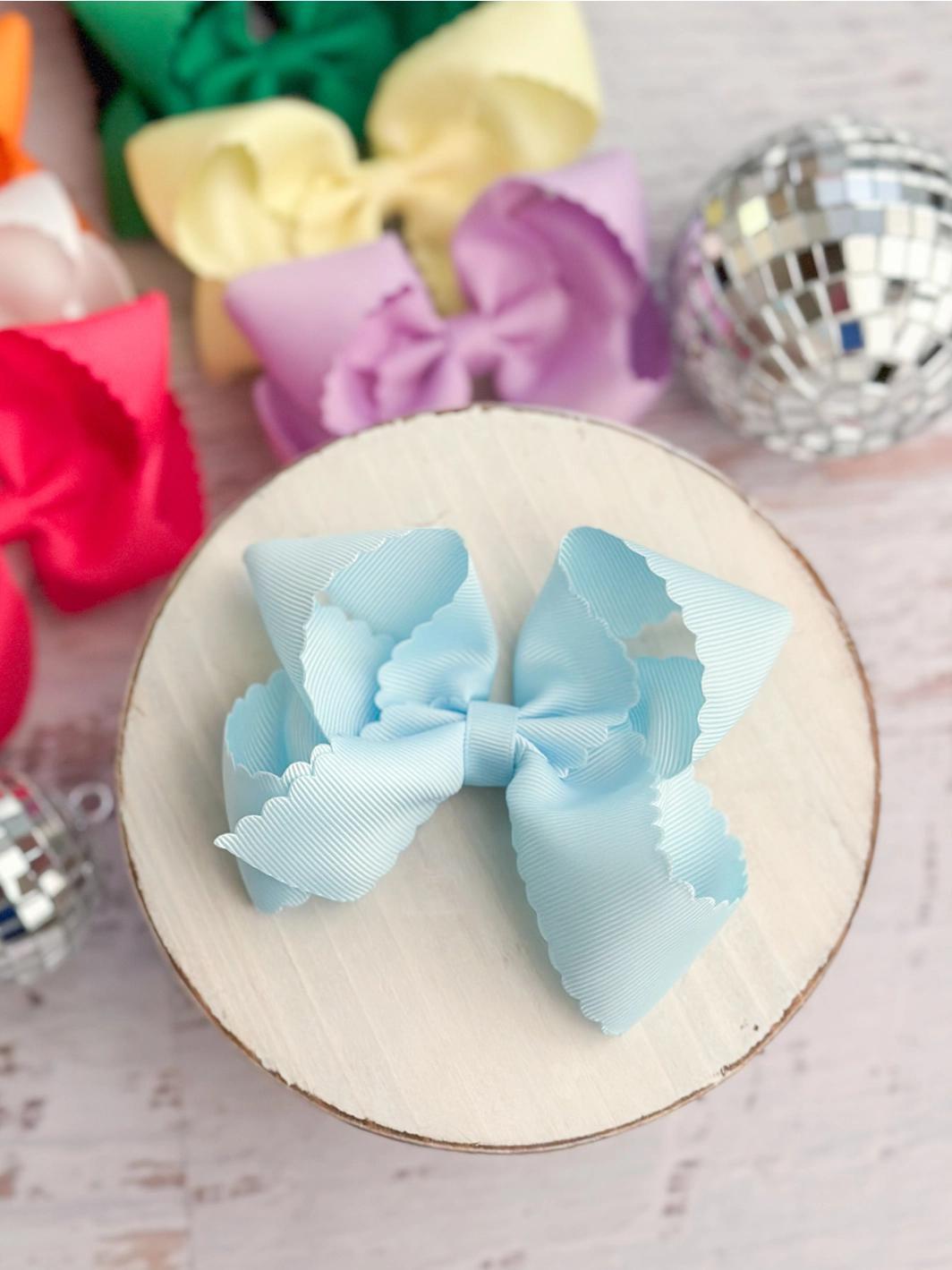 Scalloped Classic Size Bow w/Alligator Clip