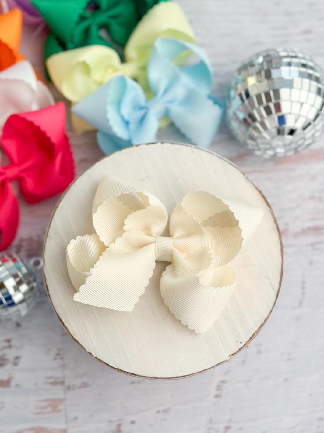 Scalloped Classic Size Bow w/Alligator Clip