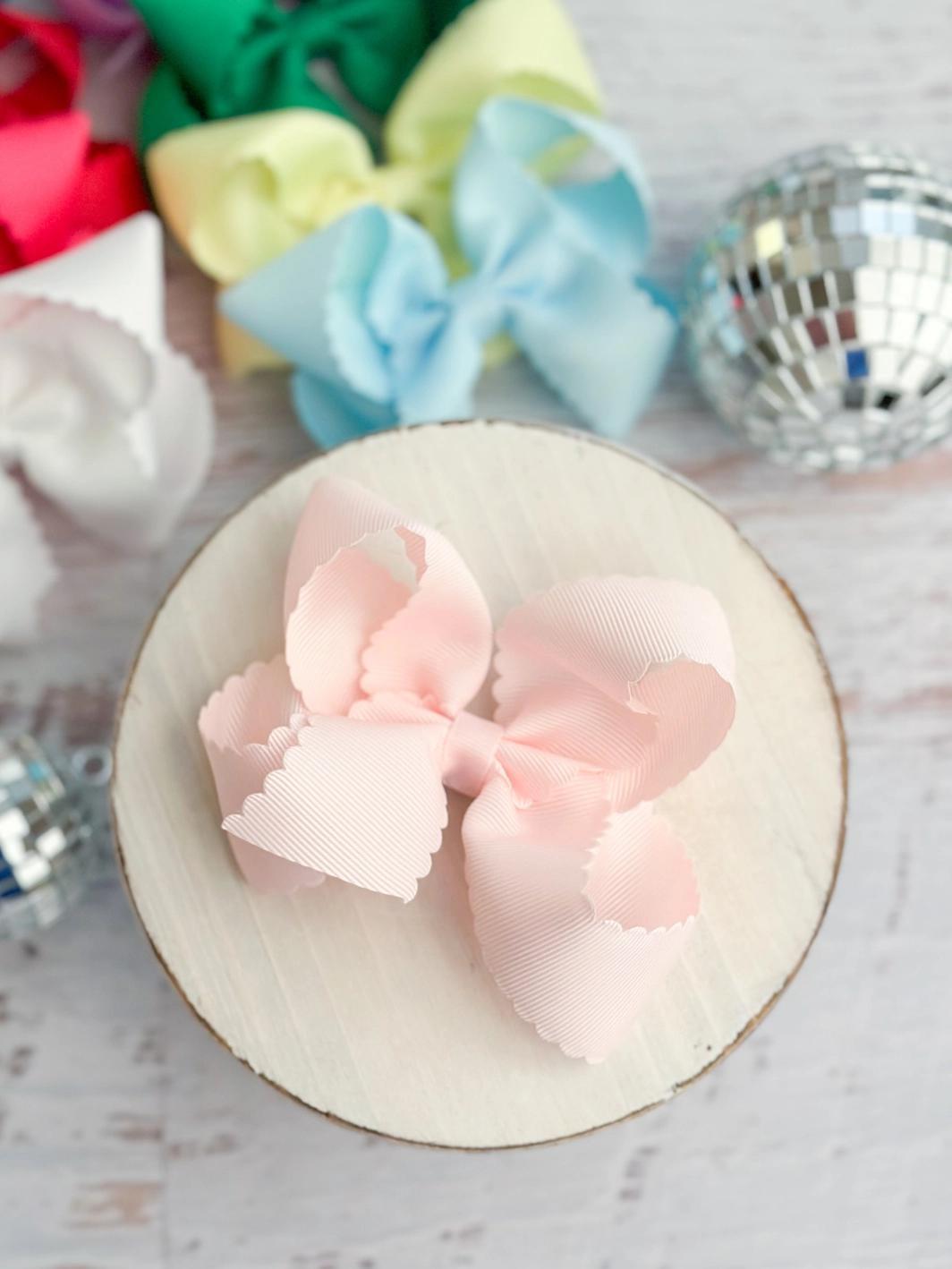 Scalloped Classic Size Bow w/Alligator Clip