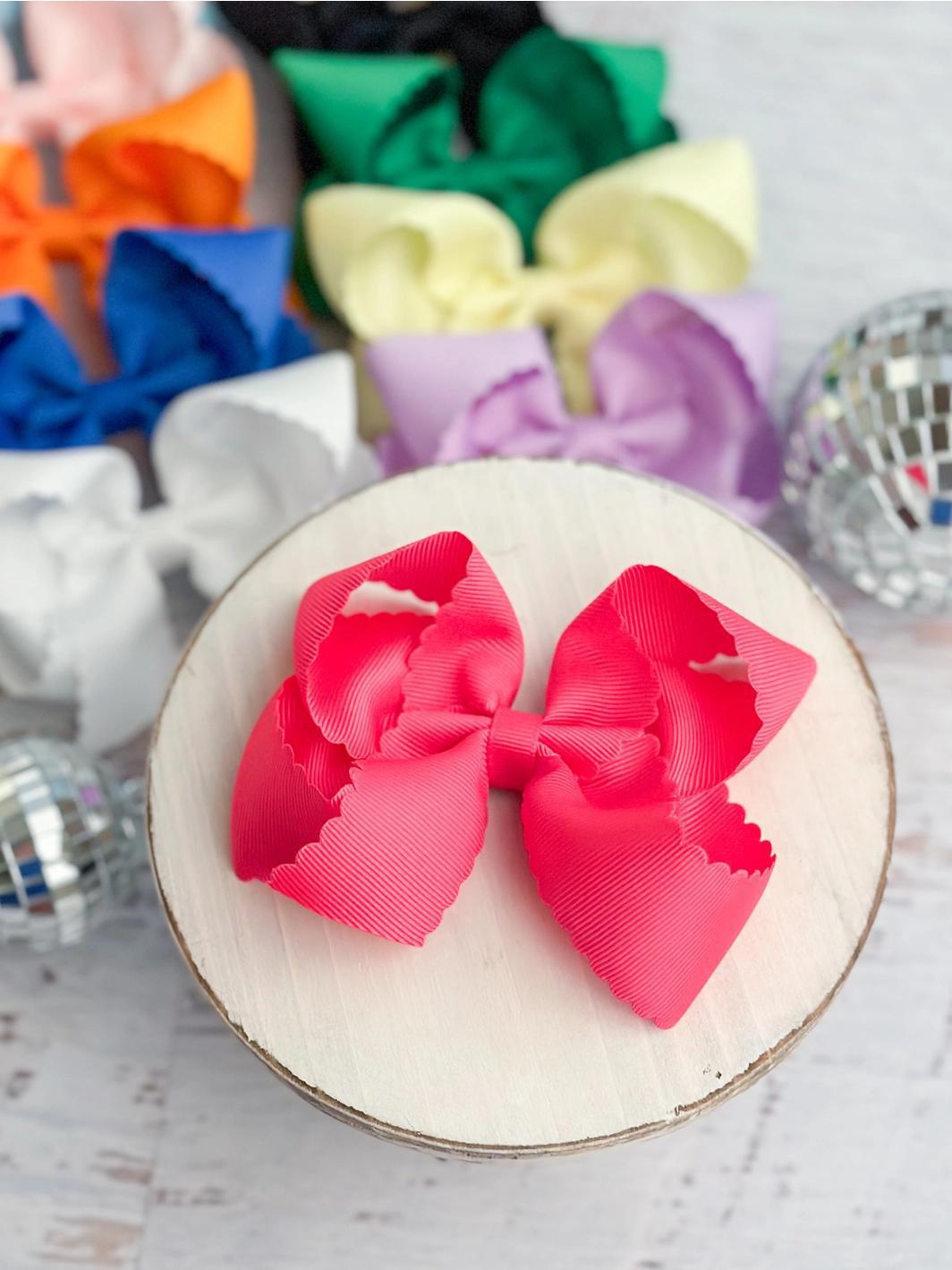 Scalloped Classic Size Bow w/Alligator Clip