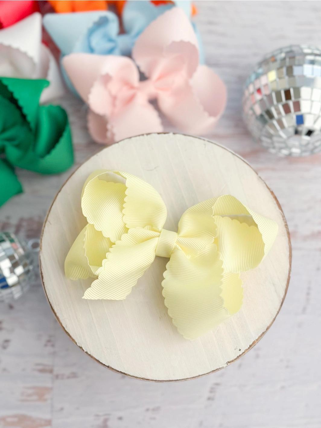 Scalloped Classic Size Bow w/Alligator Clip