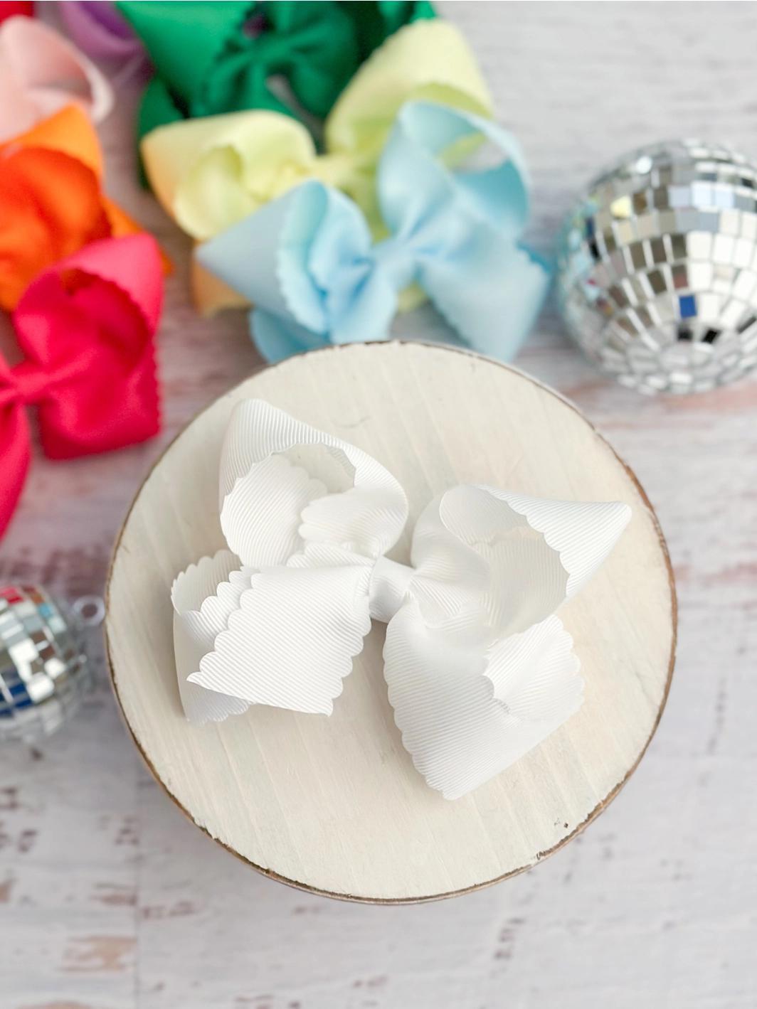 Scalloped Classic Size Bow w/Alligator Clip